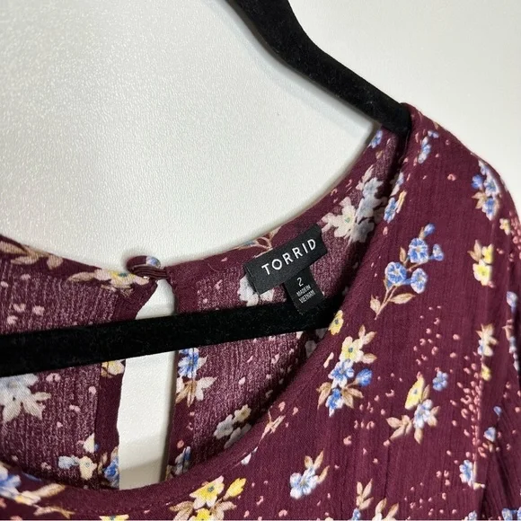 Torrid Crinkle Gauze Tiered Floral Top Size 2X Maroon 100% Rayon - Picture 4 of 8